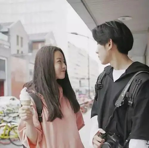 不张扬情侣头像,男朋友也有脆弱的一面
