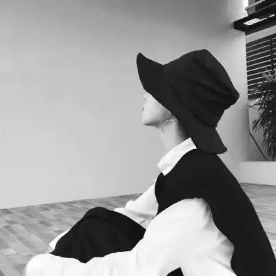 女头背影霸气十足图片社会范背影网图女
