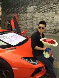 神女天下员工导演了男子开豪车中学门前求婚事件
