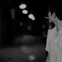 二次元男生抽烟慵懒黑白头像微信头像图片大全
