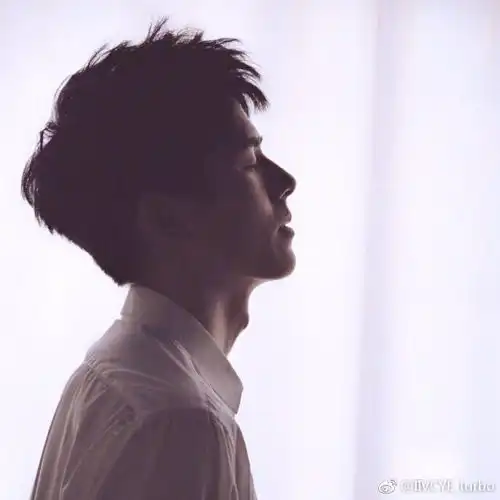 一组刘昊然闭眼瞬间是小鹿乱撞的心动时刻
