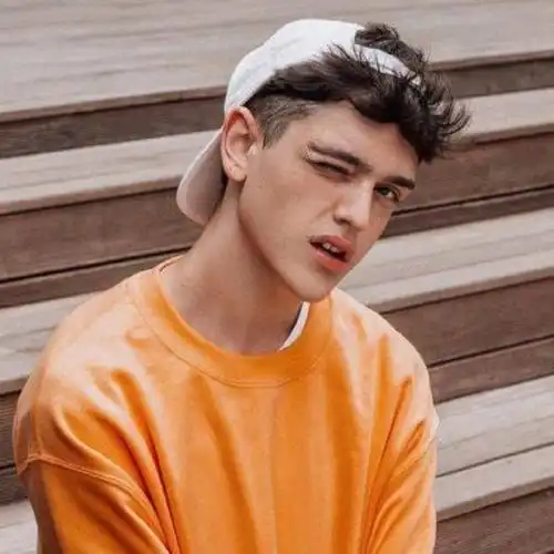 展现品味不仅仅在衣服上,男士休闲皮鞋也不可少
