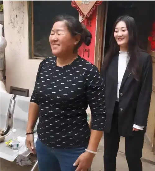 陈亚男万万想不到,回归单身的朱小伟,竟然被百万级网红倒追