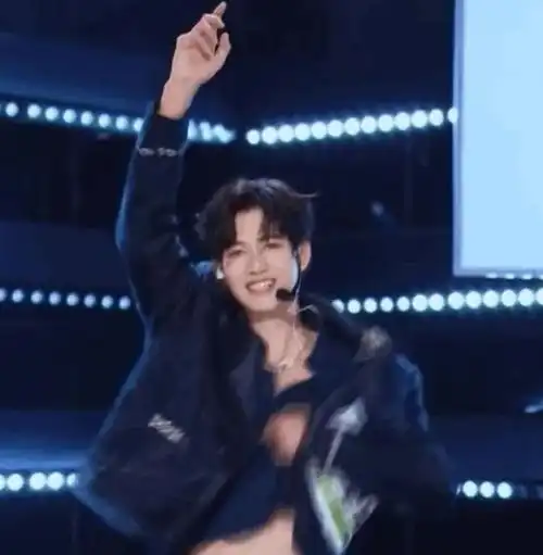 农村出身,全网最帅保安参加选秀,男版杨超越诞生了
