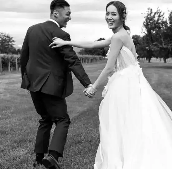 余文乐大婚中年男人结婚除了爱情,其他都可以作为理由
