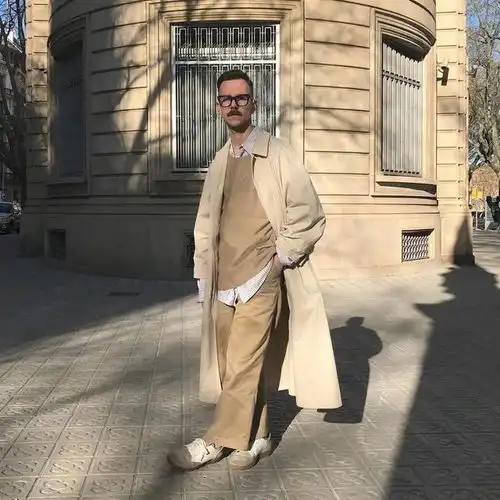 男士风衣装腔指南,男人还是穿风衣有味道西装驼色毛衣卡其色白衬衫身材比例网易订阅
