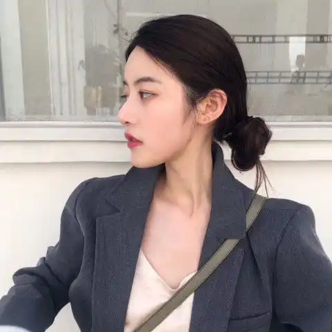 男生接吻时,有这3个小操作,说明他是个新手,恭喜捡到宝了
