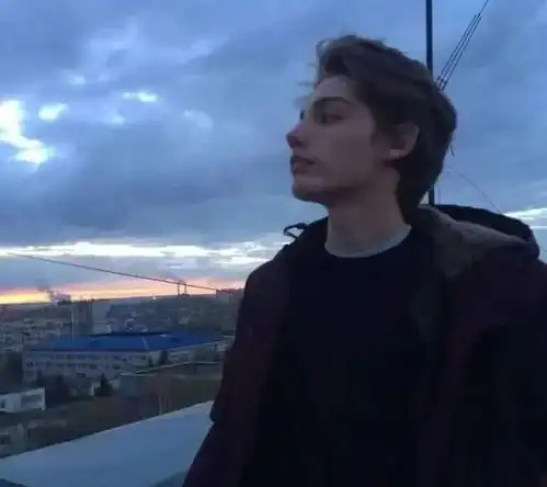 欧美范小众男头橘色的海和赤诚的爱
