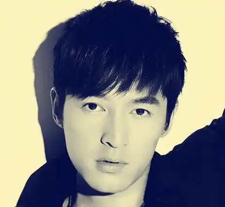 37岁胡歌,改变形象后照样受欢迎,不打扮不收拾依然很帅
