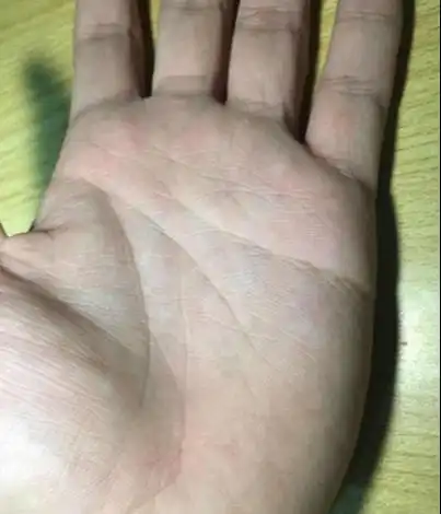 男人断掌千斤两,女子断掌过房养,一生清闲不缺钱的手相
