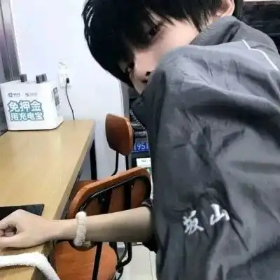 男生头像好看的男生头像高冷伤感男人各自奔跑只有自己第195期
