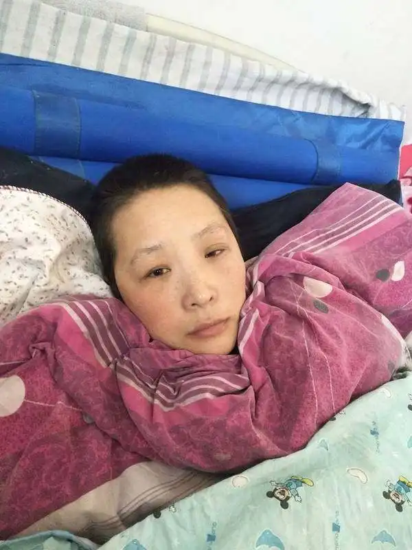 12岁男孩和他瘫痪在床的妈
