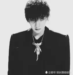 王源黑化前vs黑化后,眼线登场气场全开,这难道不是黄子韬吗
