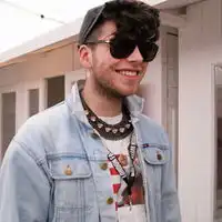 成熟面容的欧美男生头像性感的男生就是我呼吸的氧气男生头像
