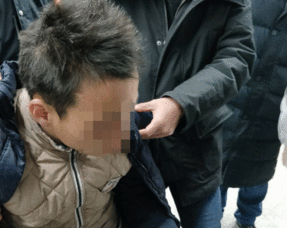 杭州地铁上男子突然晕倒幸运专业救护培训师在身旁
