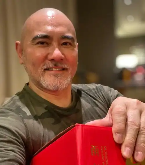 台湾老艺人定居内地,办身份证北京买房乡下养鸭,安享晚年
