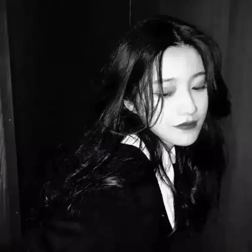 现实高冷句子他不是没空,只是没这么喜欢你
