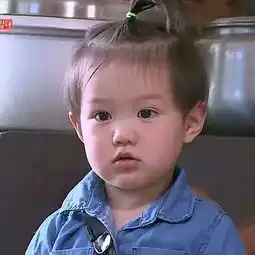 这个小男孩叫什么名字
