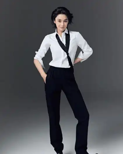 水蜜桃身材已经腻味了,张馨予的骨感美,才是真的经典
