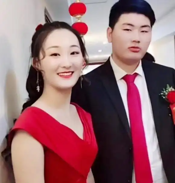 装不下去了,陈亚男公布与朱单伟离婚这是把大衣哥利用完了
