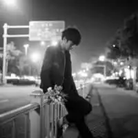 给我几张好看的头像伤感些
