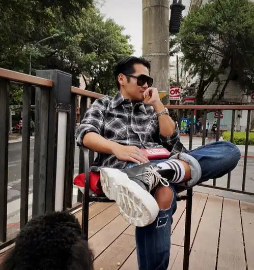 曹格女儿长大就逆袭变美10岁就拥有无敌大长腿,身高更像妈妈
