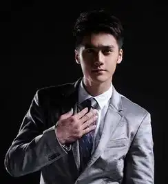 胡歌深夜发微博后,被键盘侠攻击,粉丝替他喊冤看清楚再攻击
