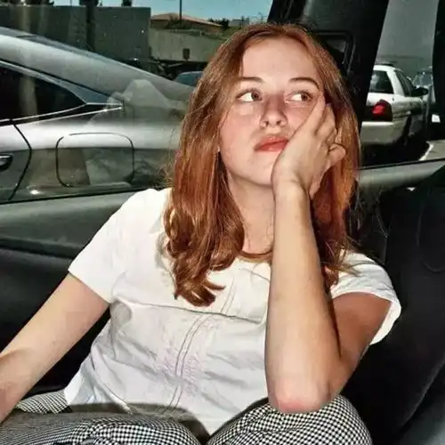 2023最新个性率性女生欧美图片
