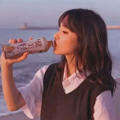 网易云热评她想挽着我的胳膊,我觉得难受就甩开了,后再她再也
