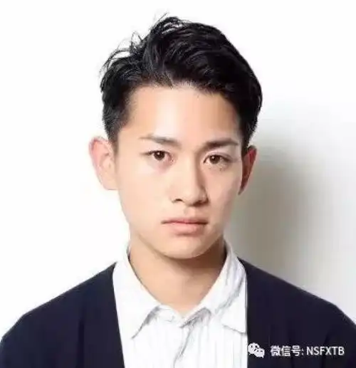 两边剪短中间留长的发型大全
