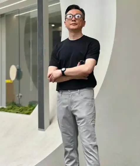 为什么有些中老男人,明明穿得不便宜,却油腻土气原因在这3点
