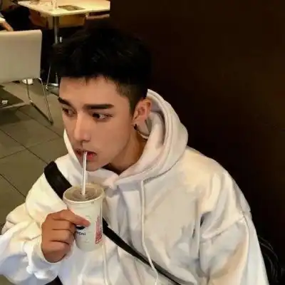 很火的微信头像男生伤感帅气眼睛那么美不应该流泪水
