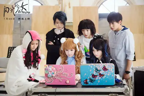 电影闪光少女发布心有暖阳片段二次元群体自发宣传引热议
