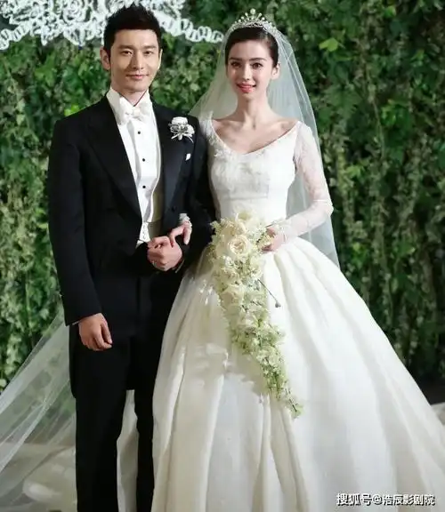 黄晓明一家三口罕见同框,baby抱娃爸爸有爱摸头,力破离婚传闻