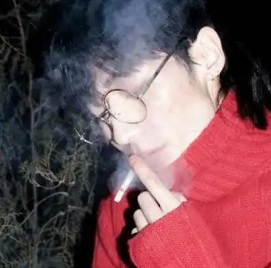 长期抽烟的人,若睡觉时有这3表现,说明身体在提醒你该戒烟了
