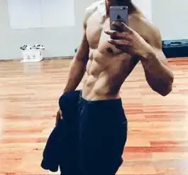 当男人晒起胸照,基本就没女人什么事了,撸胸动图
