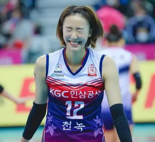 女排40岁老将成拦网王,37岁功勋战将居次席,或携手金软景战东京
