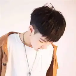 男生发型两边剃掉,一秒变帅哥
