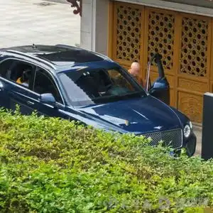 寺庙僧人开宾利,后座有女人小孩官方回应
