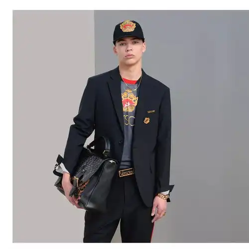 versace2018早秋男装系列宣告你的潮流主张
