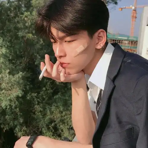 头像不定时欣赏帅哥的时间又到啦
