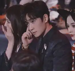 杨幂碰到的男明星朱一龙取关,华晨宇不理睬,鹿晗把她当长辈
