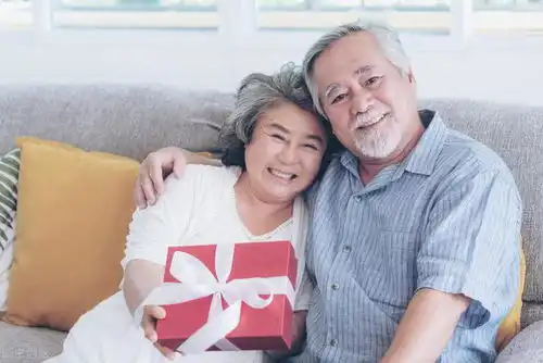 66岁老人自述老伴去世3年后,亲家公跟我表白,我该怎么办
