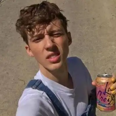 2023最新有型个性男生欧美图片
