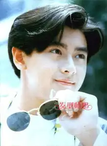 中国港风文艺男生剪帅气短发型适合于7080年代的帅酷造型
