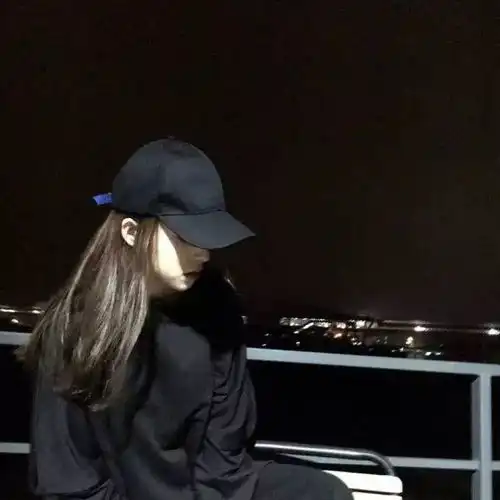 口中总是说对方不爱你,其实是你把自己推进火坑,希望你能抬头看蓝天白云
