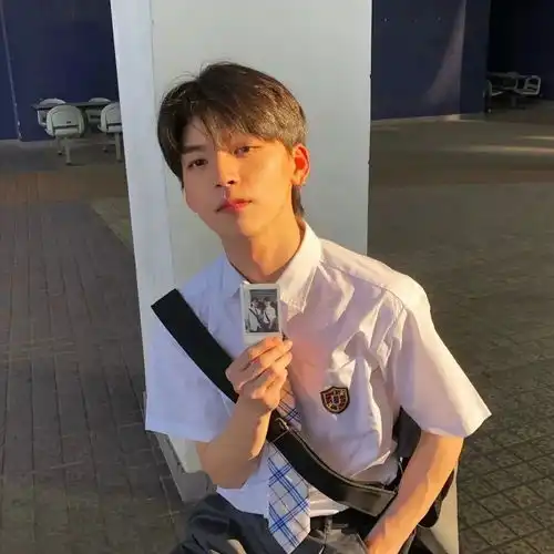 头像帅酷男头
