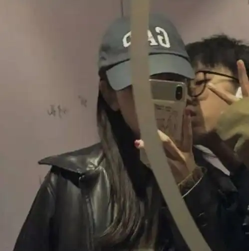 男生真正暗恋你时,这3人会替他表白,丫头可别装看不懂
