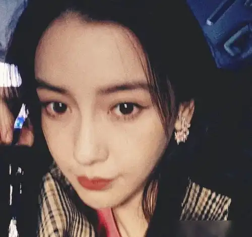 angelababy晒出了两张图片,想要透露跟黄晓明的婚姻契约了
