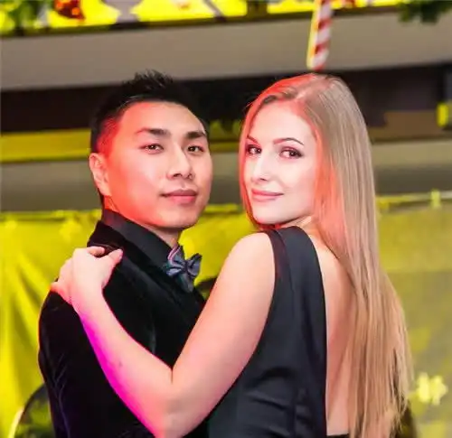 80后小伙高考320分,却娶乌克兰美女住豪宅,靠运气活成人生赢家
